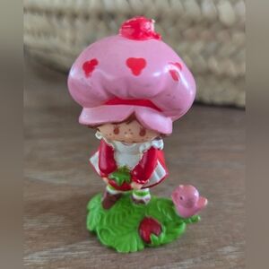 Vintage Rare Strawberryland Miniature Strawberry Shortcake Picking Berries
